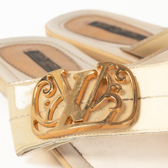 Louis Vuitton Zoé Blanc Patent-Leather LV Flat Thong Sandals - Picture 7 of 10